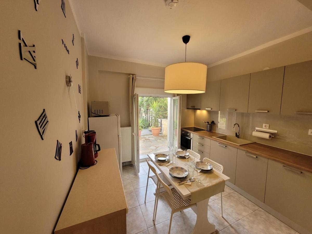 Apartmán Anris & Dianas Dom - In A Quiet Part Of The Center Kallithea  Exteriér fotografie